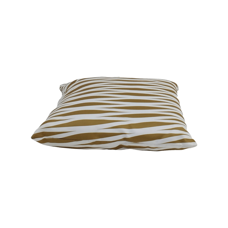 F-CW122-GD 40cm x 40cm Sansa Cushion in gold & white printed fabric