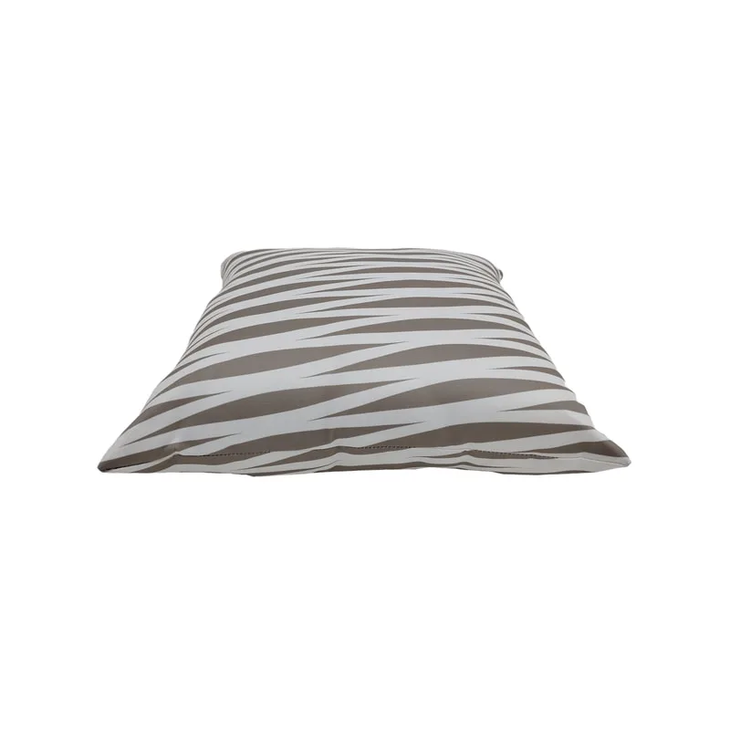 F-CW122-SI 40cm x 40cm Sansa Cushion in silver & white printed fabric