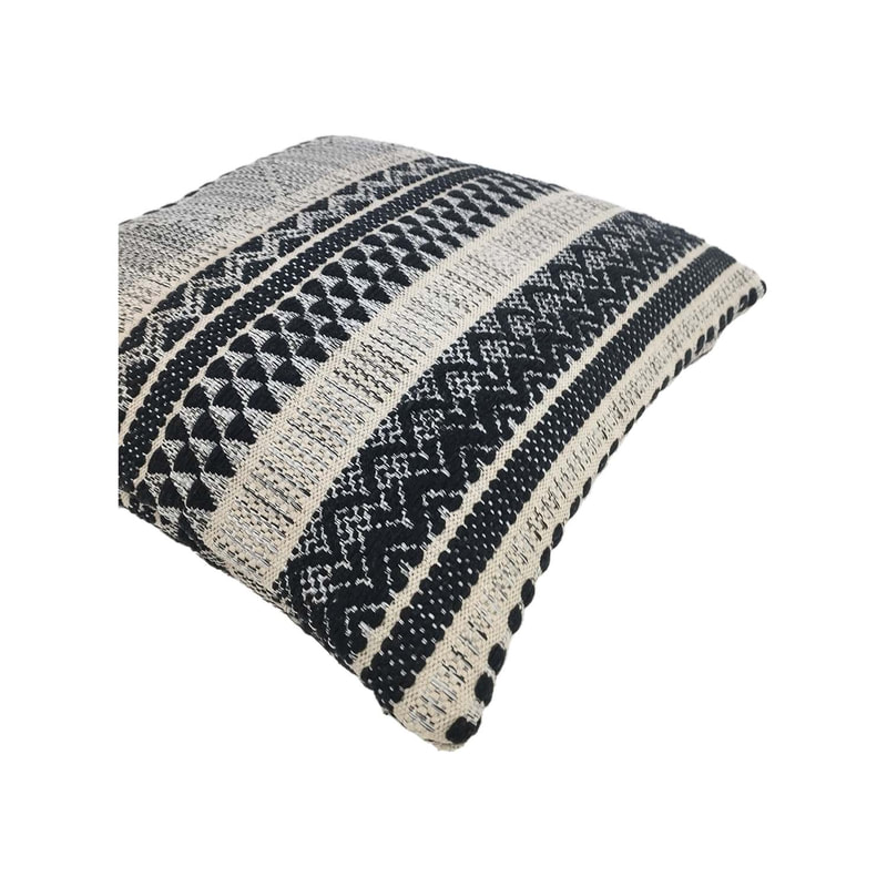 F-CW207-BW Gustave cushion in black & white pattern