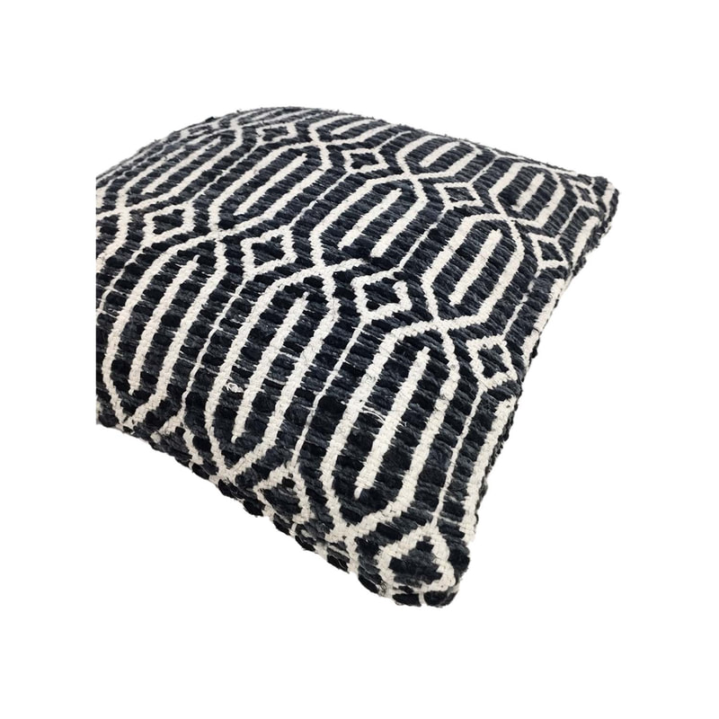 F-CW208-BW Aviger cushion in black & white pattern