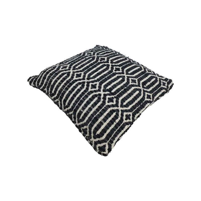 F-CW208-BW Aviger cushion in black & white pattern