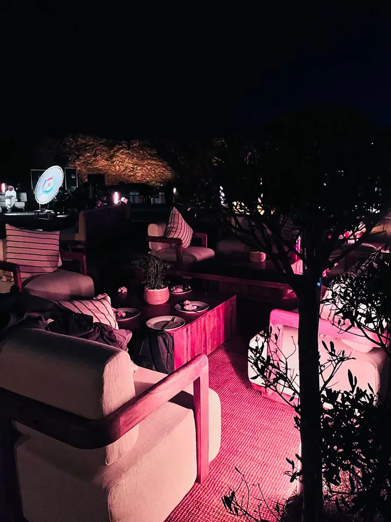 Carefully planned majlis and lounge furniture supporting the Duroor Nights visitor journey.
